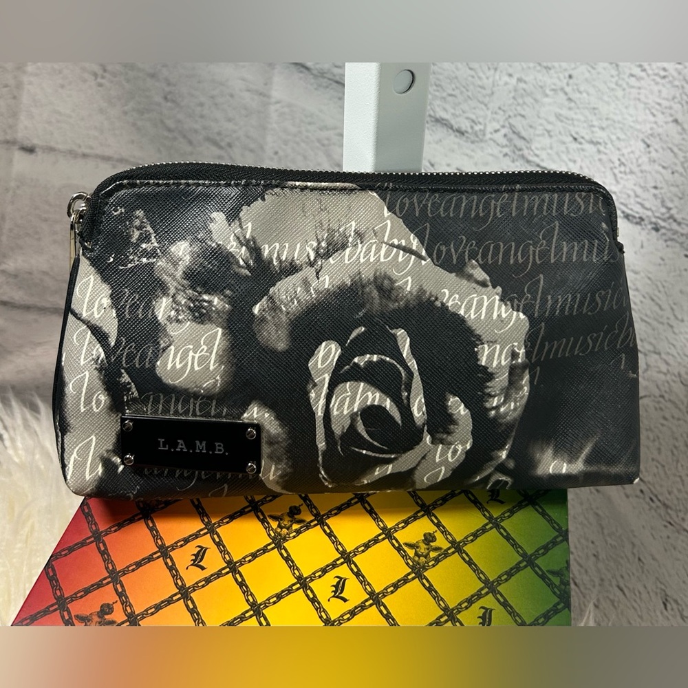 ❤️🔥L.A.M.B. Designer Roses Cosmetic Case❤️🔥 - Picture 5 of 9